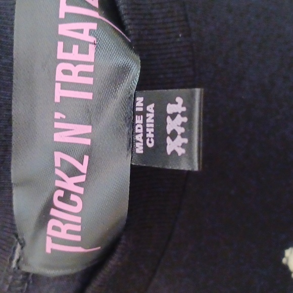 DOLLSKILL TRICKZ N TREATZ XXL BLACK LONG-SLEEVED RIB BY RIB GLOW T SHIRT - Picture 5 of 11